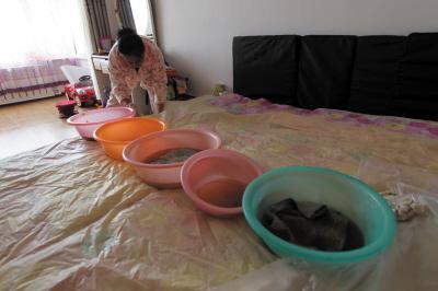厦门楼上漏水，住户失联，小区没物管，业主维权难！律师来支招……